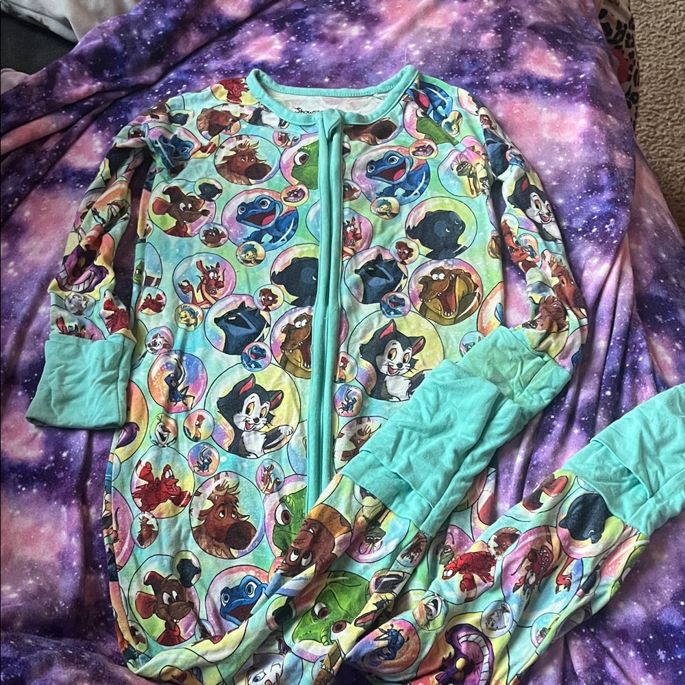 B44Showstoppers Bamboo Convertible Footie— Disney Pets Print; 2t; PLAY CONDITION